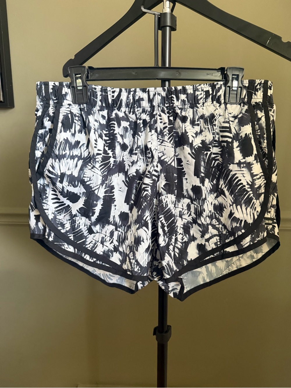 Calvin Klein Black & White Abstract Print Athletic Shorts
